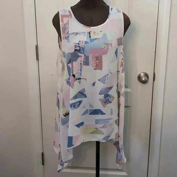 Vince Camuto white geometric print tank top - Picture 2 of 8